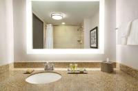 Hilton Melbourne, FL的一间浴室