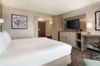 Hilton Melbourne, FL客房内的一张或多张床位