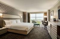 Hilton Melbourne, FL客房内的一张或多张床位
