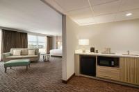Hilton Melbourne, FL的厨房或小厨房