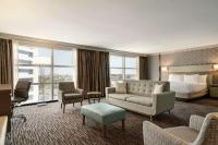 Hilton Melbourne, FL的休息区