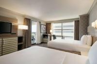 Hilton Melbourne, FL客房内的一张或多张床位