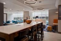 Hampton Inn NY-JFK的休息区