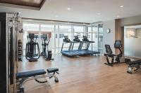 Hilton Grand Vacations Club Ocean Enclave Myrtle Beach的健身中心和&#47;或健身设施