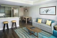 Hilton Grand Vacations Club Ocean Enclave Myrtle Beach的厨房或小厨房