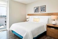 Hilton Grand Vacations Club Ocean Enclave Myrtle Beach客房内的一张或多张床位