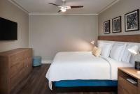 Hilton Grand Vacations Club Ocean Enclave Myrtle Beach客房内的一张或多张床位