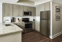 Hilton Grand Vacations Club Ocean Enclave Myrtle Beach的厨房或小厨房