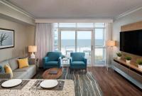 Hilton Grand Vacations Club Ocean Enclave Myrtle Beach的电视和&#47;或娱乐中心