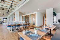 The Lodge at Gulf State Park, A Hilton Hotel的休息区