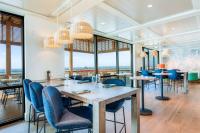 The Lodge at Gulf State Park, A Hilton Hotel的休息区