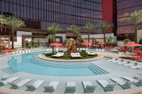 Crockfords Las Vegas, LXR Hotels &amp; Resorts at Resorts World内部或周边的泳池