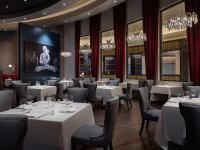 Crockfords Las Vegas, LXR Hotels &amp; Resorts at Resorts World餐厅或其他用餐的地方