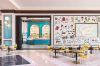 Crockfords Las Vegas, LXR Hotels &amp; Resorts at Resorts World的休息区