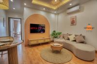 iRest Orange Tay Ho Lakeside Apartment的电视和/或娱乐中心
