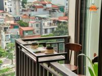 iRest Orange Tay Ho Lakeside Apartment的阳台或露台