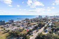 默特尔比奇Gorgeous Centrally Located Ocean View 2 King, Huge Private Yard &amp; Deck, Firepit, BBQ, &amp; Game Tables的城市和海洋的鸟瞰图