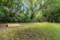 Gorgeous Centrally Located Ocean View 2 King, Huge Private Yard &amp; Deck, Firepit, BBQ, &amp; Game Tables外面的花园