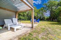 Gorgeous Centrally Located Ocean View 2 King, Huge Private Yard &amp; Deck, Firepit, BBQ, &amp; Game Tables外面的花园