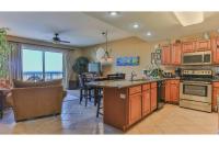 Beach Resort 507 - Great Views Beautiful Decor Zero Entry Pool的厨房或小厨房