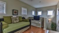 Biglows Bungalow - About a quarter mile to PRIVATE Neighborhood Beach Access, Pet Friendly, Community Pool的电视和&#47;或娱乐中心