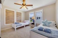 Beachy Keen, North Myrtle Beach beach single-family house, 150 feet to ocean! Pets welcome!客房内的一张或多张床位