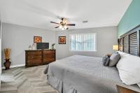 Crystal Village II 6B - Close to the Beach 2BD 2BA客房内的一张或多张床位