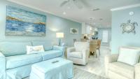 Poolside Villas 106 - Updated beachfront condo on Holiday Isle in Destin的休息区