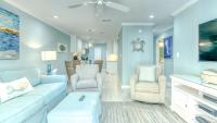 Poolside Villas 106 - Updated beachfront condo on Holiday Isle in Destin的休息区