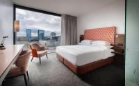 DoubleTree by Hilton Frankfurt Niederrad客房内的一张或多张床位