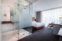 DoubleTree by Hilton Frankfurt Niederrad的一间浴室