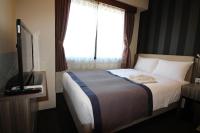 Almont Inn Tokyo Nihonbashi的电视和/或娱乐中心