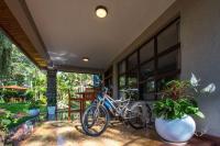 Deerpark Luxury Stays外面的花园