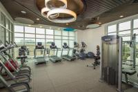 Hilton Grand Vacations Club Ocean 22 Myrtle Beach的健身中心和&#47;或健身设施