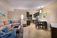Hilton Grand Vacations Club Ocean 22 Myrtle Beach的厨房或小厨房