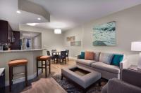 Hilton Grand Vacations Club Ocean 22 Myrtle Beach的厨房或小厨房