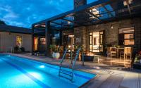 Deerpark Luxury Stays内部或周边的泳池