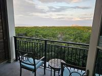 Henderson Beach Resort的阳台或露台