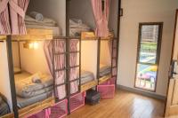 K-Bunk Hostel Pai Walking Street客房内的一张或多张床位