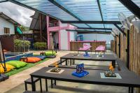 K-Bunk Hostel Pai Walking Street外面的花园
