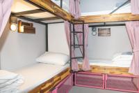 K-Bunk Hostel Pai Walking Street客房内的一张或多张床位