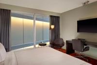Park Plaza London Westminster Bridge的电视和/或娱乐中心