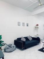 Comfort Semi D House, 1 min to Town by Mr Homestay的休息区