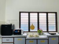 Comfort Semi D House, 1 min to Town by Mr Homestay的厨房或小厨房