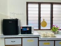 Comfort Semi D House, 1 min to Town by Mr Homestay的厨房或小厨房