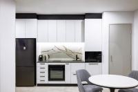 Meriton Suites Liverpool的厨房或小厨房
