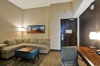 Embassy Suites By Hilton Plainfield Indianapolis Airport的休息区
