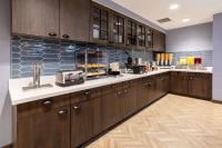 Homewood Suites By Hilton Albuquerque Downtown的厨房或小厨房
