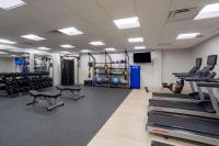 Homewood Suites By Hilton Albuquerque Downtown的健身中心和/或健身设施