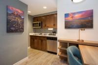 Homewood Suites By Hilton Albuquerque Downtown的厨房或小厨房